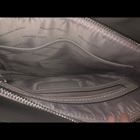 Grey Michael kors handbag - Picture 5 of 5